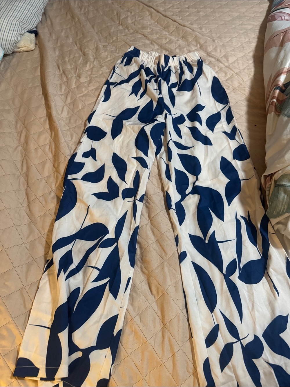 SHEIN White Wide Leg Pants with Navy Leaf Print